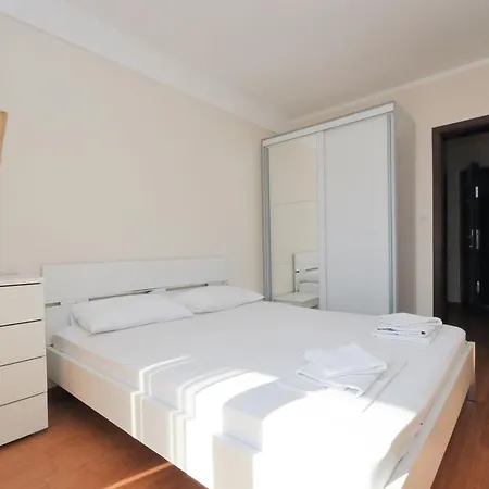 Daire Apartmani Maini Budva